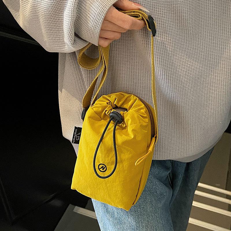2025 new super fire fashion simple sports wind light walking bag casual versatile work travel messenger women's bag
