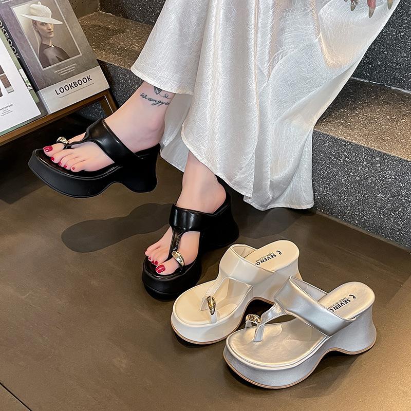 Korean version of the set of toe solid color cool slippers to wear in the summer of 2025, the new beach slope heel one-word set of toe sandals women