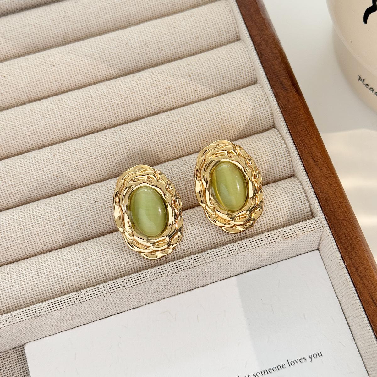 Medieval retro gold natural stone opal premium versatile earrings, earrings retro light luxury