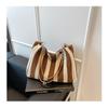 Contrasting striped woven bag women's new commuter shoulder underarm bag vacation wind woven tote bag
