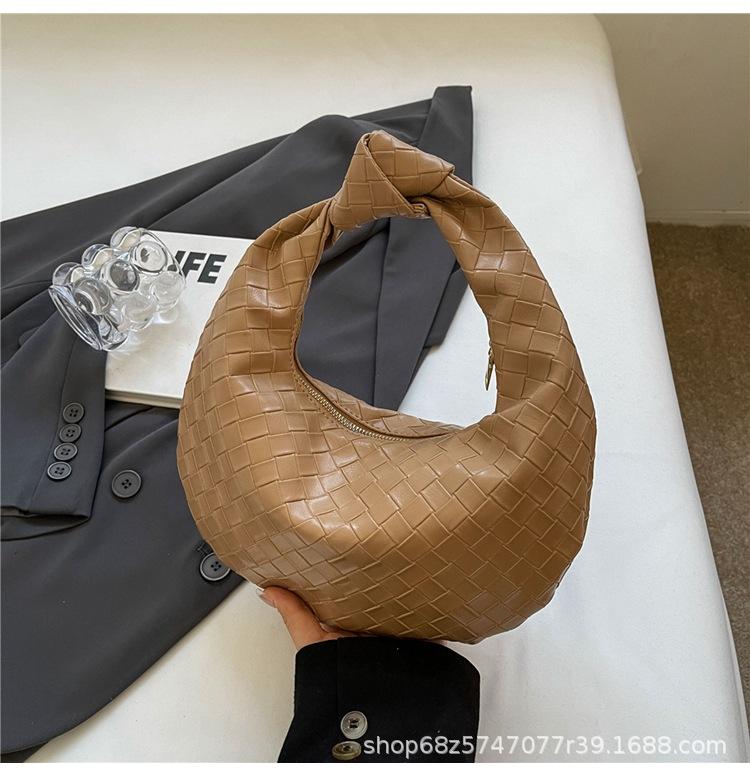 Handheld Dumpling Bag Women's 2025 New Niche Design Hand Bag High-end Messenger Bag Korean Women's Bag