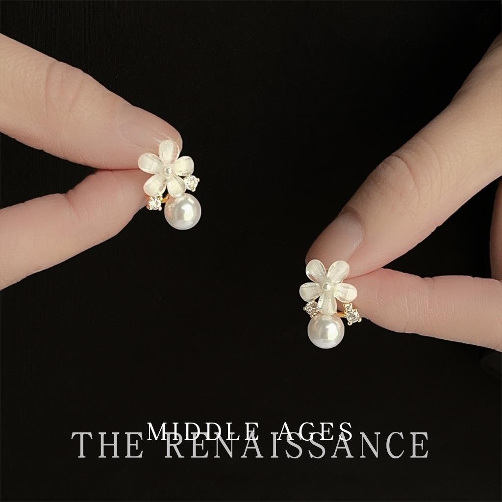 Medieval French retro flower zircon stud earrings gentle earrings temperament earrings