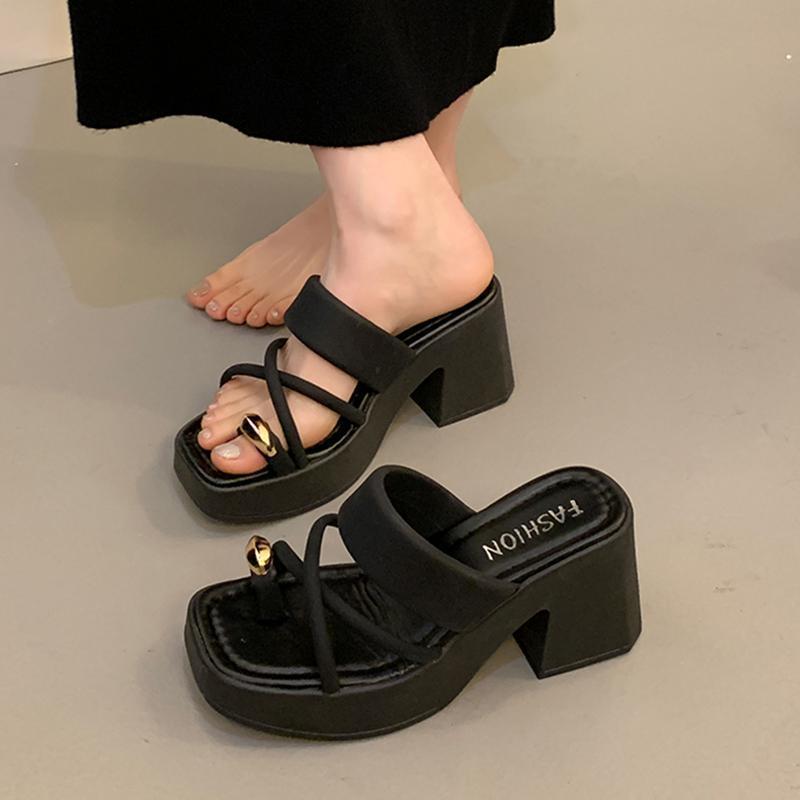 Dicker Boden dicker Absatz wasserdichte Tischdecke Zehenpantoffeln weiblich Sommerkleidung 2025 neuer Feenstil mit Rock hoher Absatz coole Pantoffeln