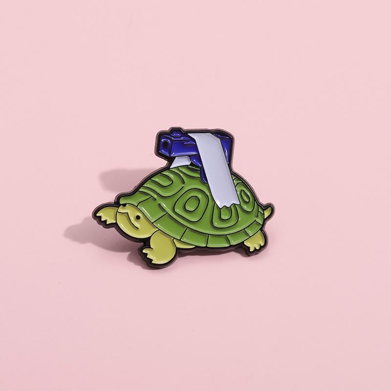 Creative Green Animalthemed Turtle Brooch With Gun Design Unique Alloy Pin For Accessories Fashion