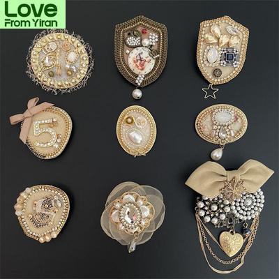 Klassische Damen-Brosche mit eleganter Zahl, Perlenkristall, Abzeichen, Ketten, Quaste, exquisite Vintage-Brosche für den Freizeitanzug, Mantel, Anstecknadeln, Schnalle