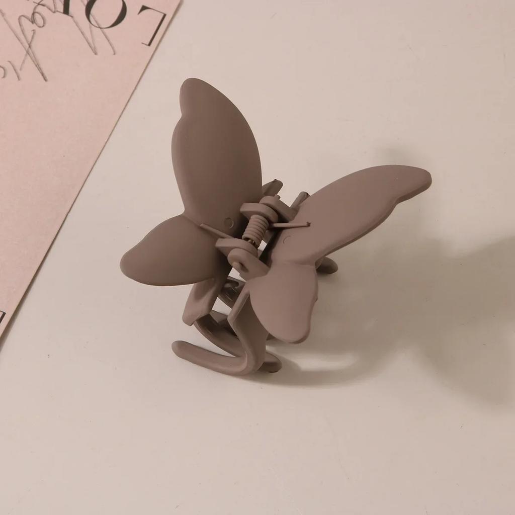 Sweet Frosted Matte Butterfly Hair Claw Clip Women Simple Solid Color Fashion Exquisite Shark Clip for Girl Hair Accessories