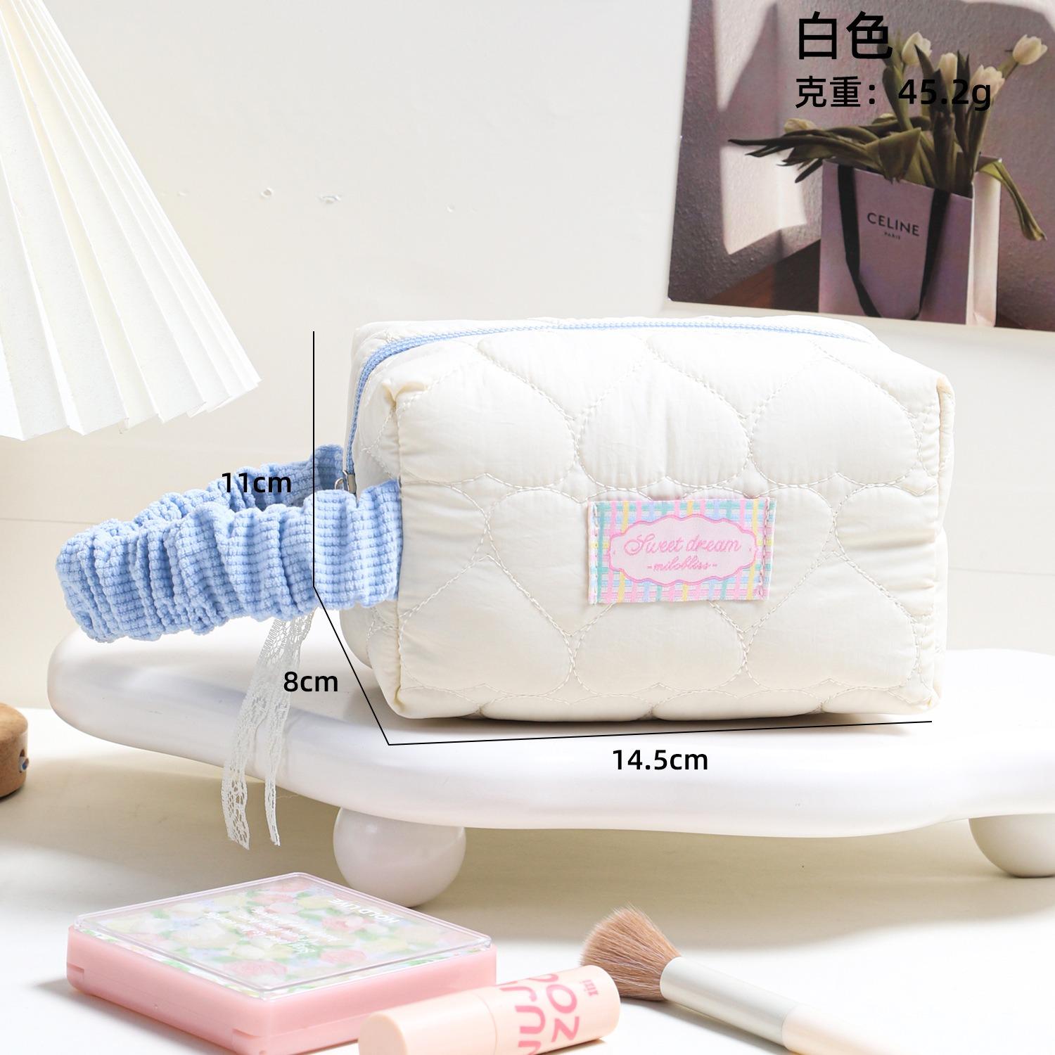 Quilted Love Makeup Bag, Lei Ribbon, Small and Popular Girl s Heart, Portable for Outdoor Play, Cute Zipper, Mobile Storage Bag слоновая кость