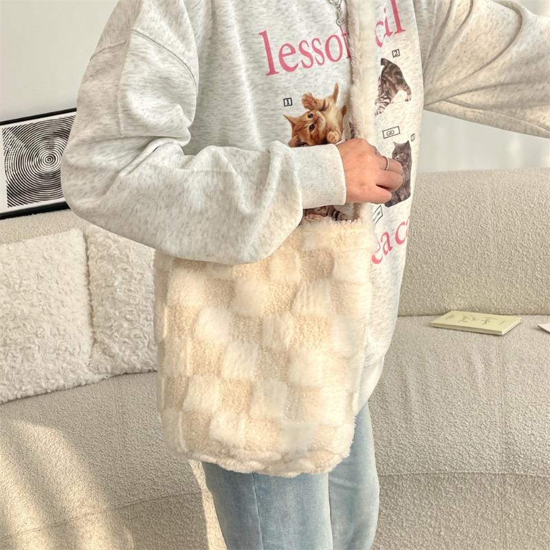 41 Lamb wool bucket bag messenger bag autumn and winter new retro plaid color scheme women's large-capacity shoulder bag