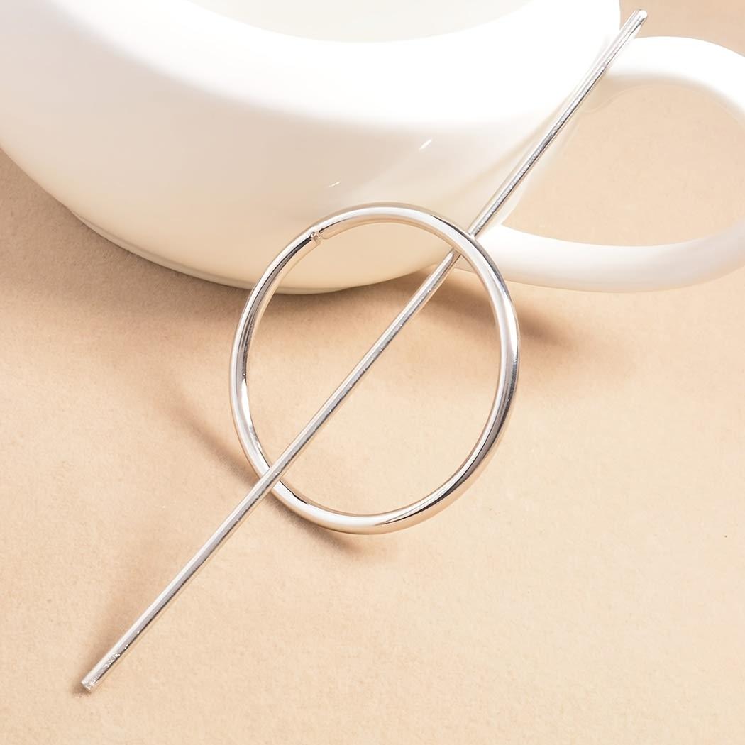 

1 шт. Элегантная заколка для волос круглой формы из сплава золотистого тона, минималистичный полый геометрический дизайн, модный аксессуар для волос для женщин, идеально подходит для повседневной носки