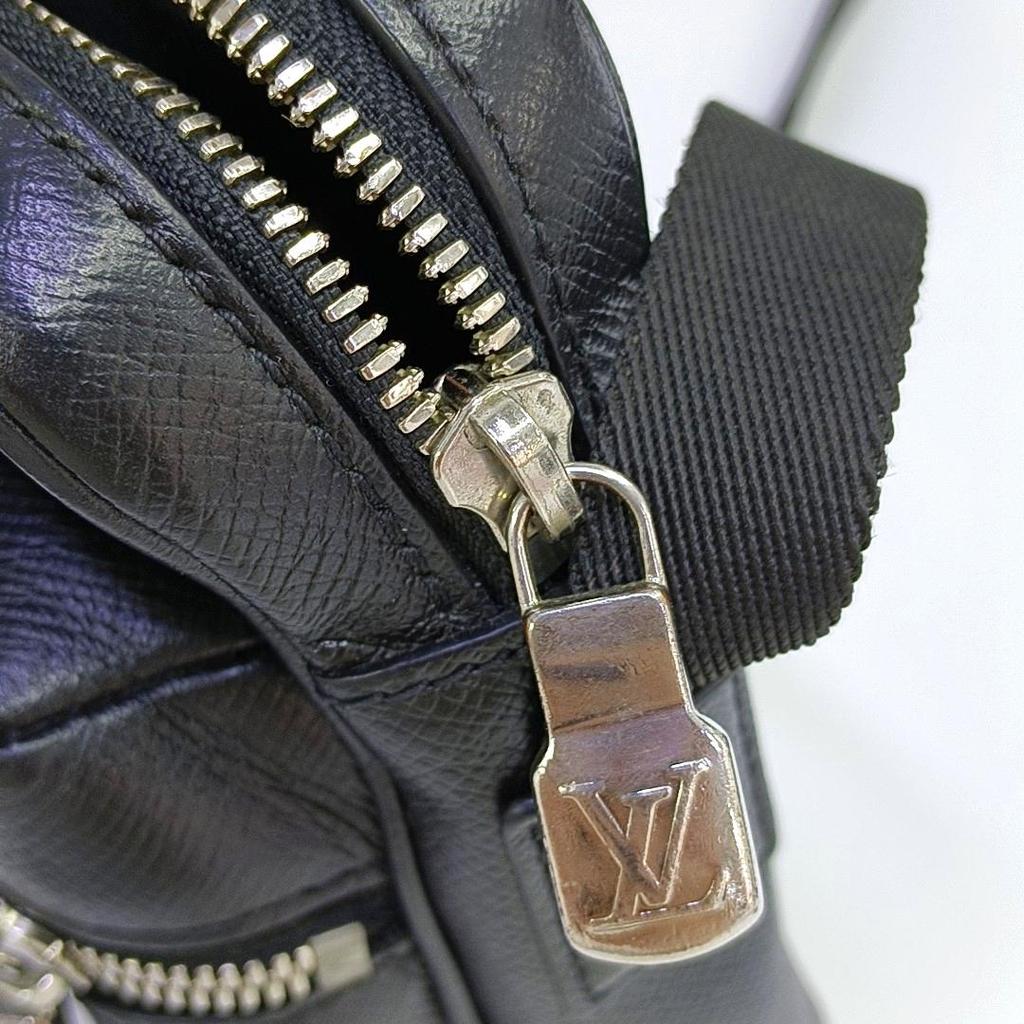[Pre-Owned] Outdoor Classic Monogram Leather Coated Canvas Messenger Bag - Very Good #R8WYAD