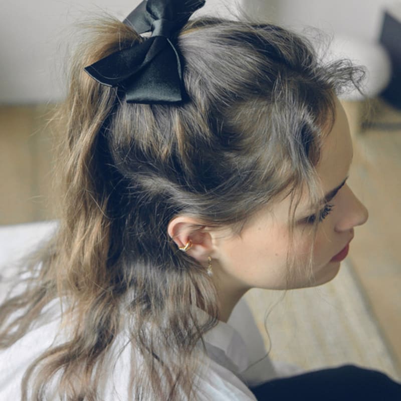 

FANTASTIC PLANET satin ribbon hair pin (BLACK) BLACK