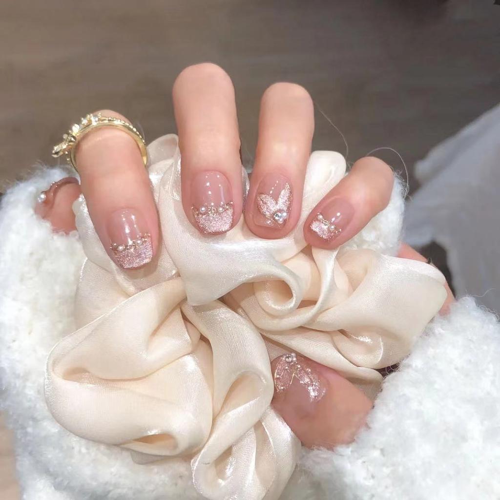 Pure Handmade Phototherapy Nail Art On The Runaway Mermaid Wears Nails and Reused Nail Art Patch To Show Whiteness