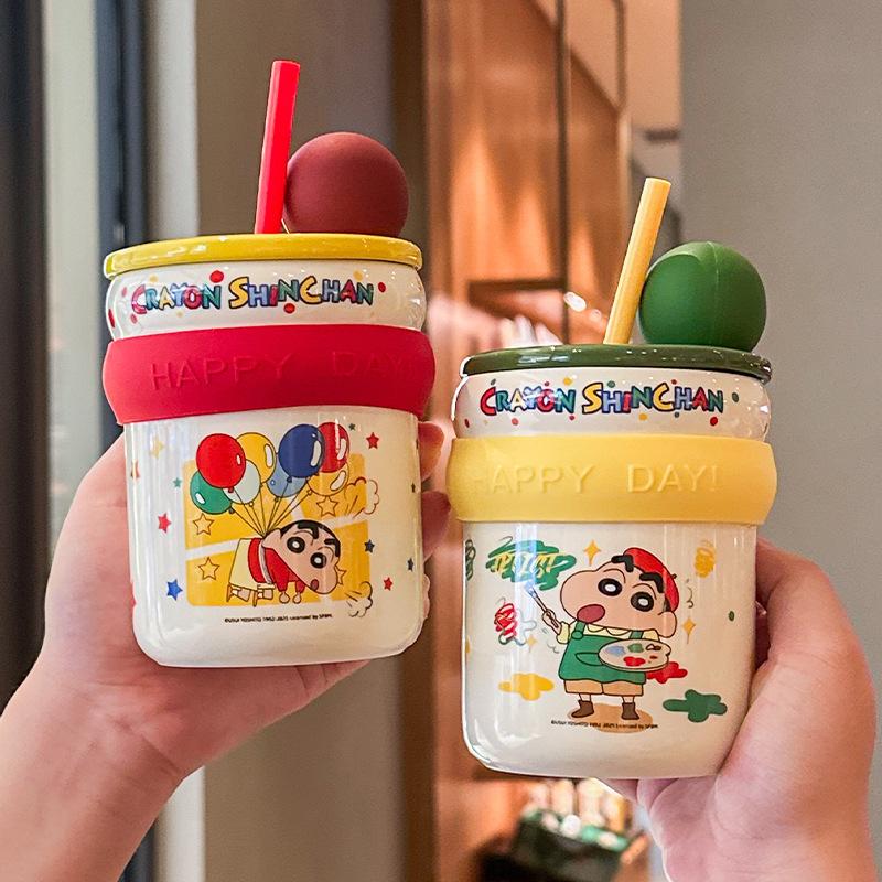 Crayon Xiaoxin Keramiktasse mit Deckel Kinder Strohbecher Niedliche Cartoon Studenten Wassertasse Geburtstagsgeschenkbox