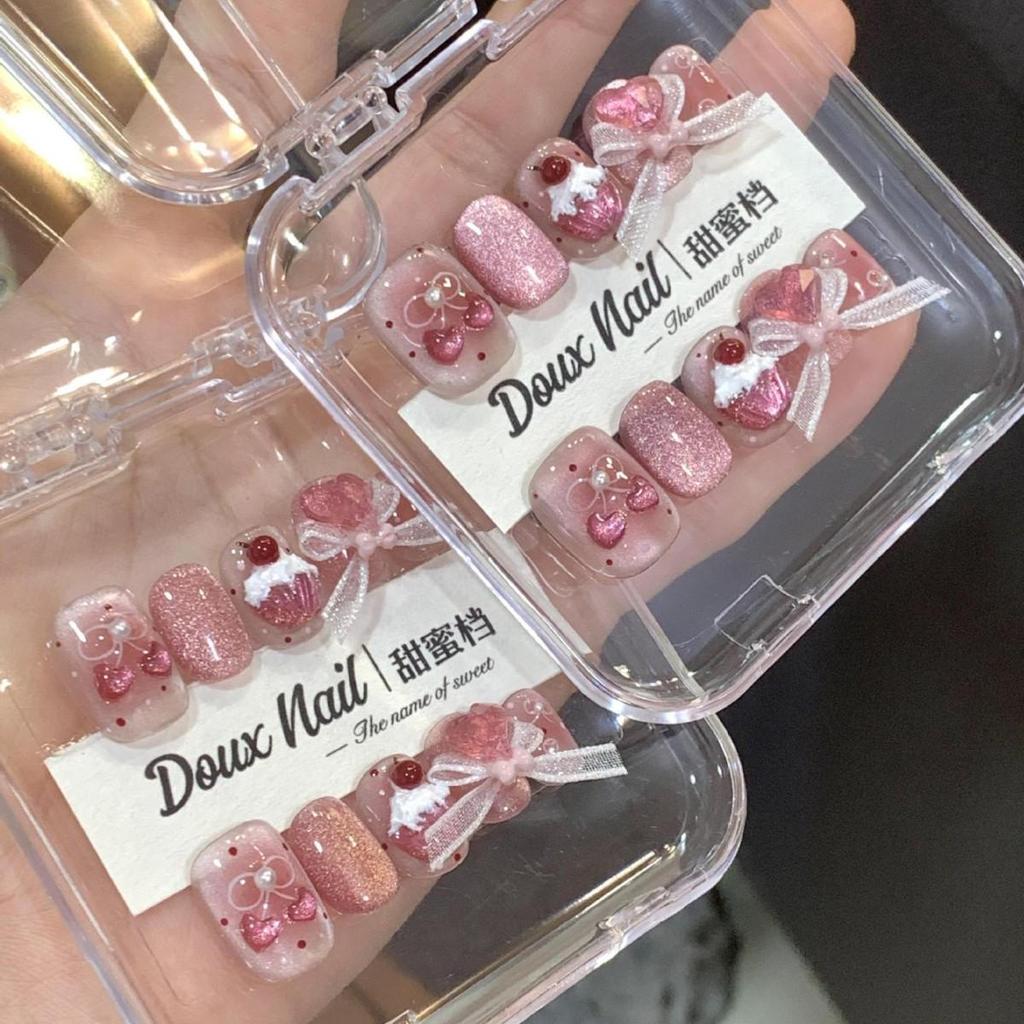 Xiaohongshu Influencer Sweet Peach Cat Eye Crystal Heart Nail Art