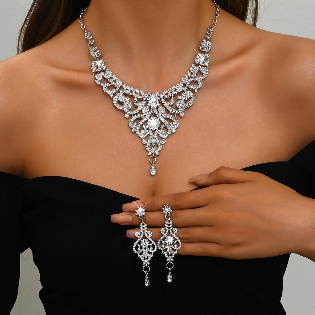 Elegant Rhinestone Floral Jewelry Set: European & American Bride Necklace & Earrings for High-End Parties