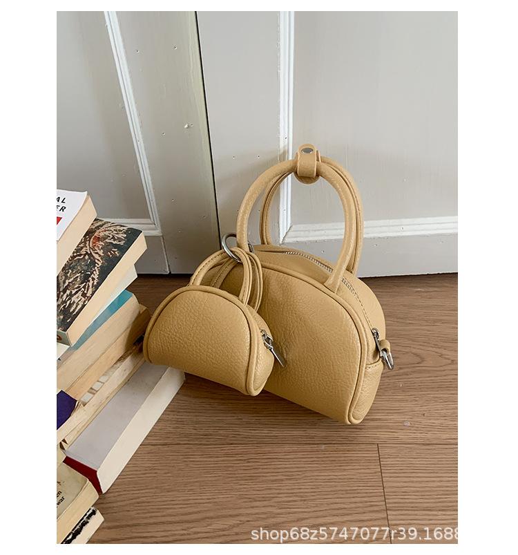 Korean Version Niche Design Portable Shell Bag Women's 2025 New Foreign Style High-end Sense Versatile Single Shoulder Messenger Bag Tide