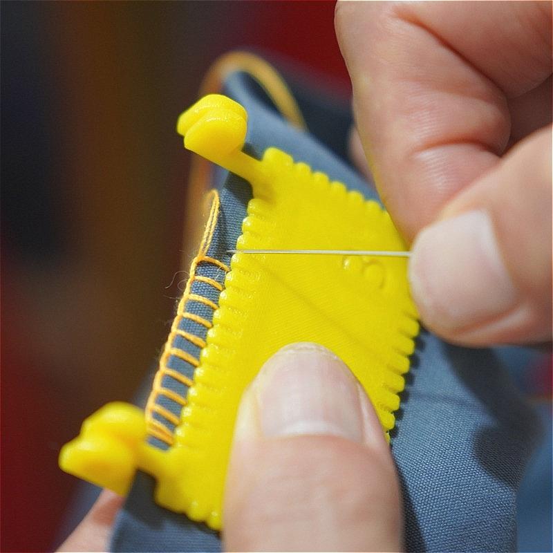 2-Piece Clip-on Sewing Tool - Durable Plastic Edge Lock Knitting Tool, Removable, Good Fixing, Hand Assist for the elderly,DIY Hand Sewing Accessories
