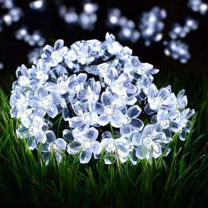

Солнечная перезаряжаемая светодиодная садовая лампа для газона 7M 50LED Солнечная гирлянда Fariy Light Водонепроницаемый уличный декор для сада Ландшафтное освещение белый