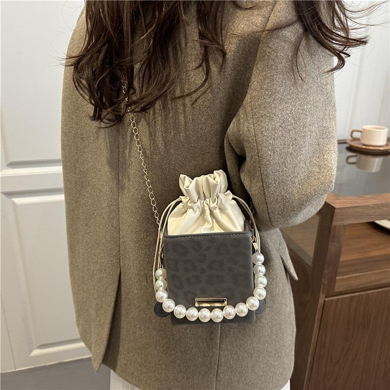 Hand Carry Pearl Bucket Bag Women's New Autumn Simple Fashion Shoulder Bag Niche High-end Textured Messenger Bag