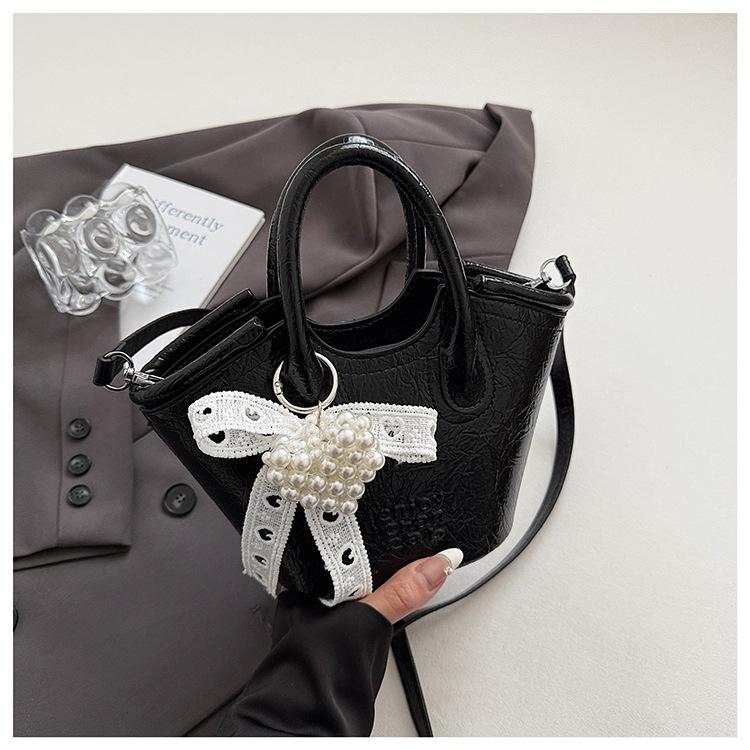 

Корейская версия женской сумки 2025 новая модная простая сумка-ведро нишевого дизайна универсальная высококлассная сумка-мессенджер