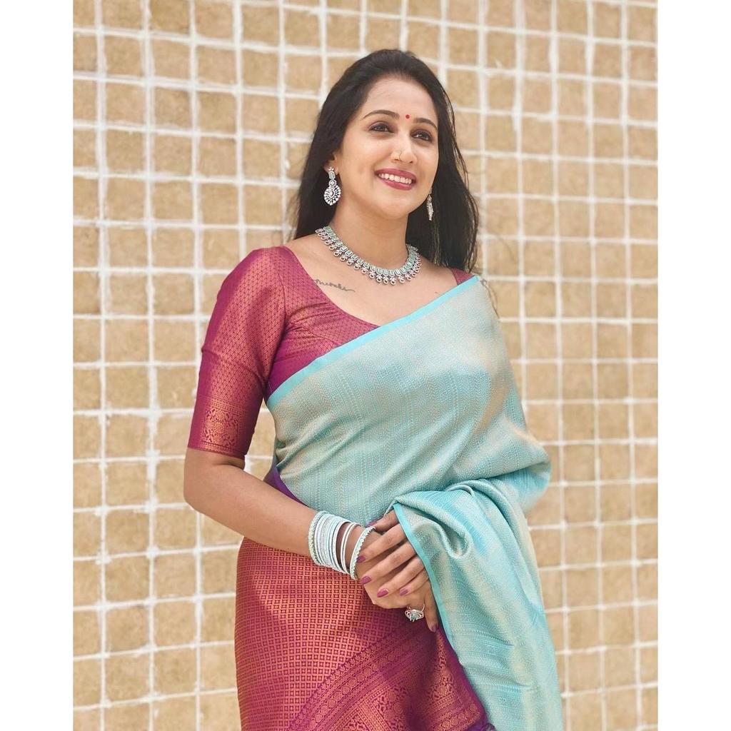 ALMAARI store is adorned with beautiful Zari work in form of traditional motifs. This beautiful saree is elegantly decorated with gorgeous