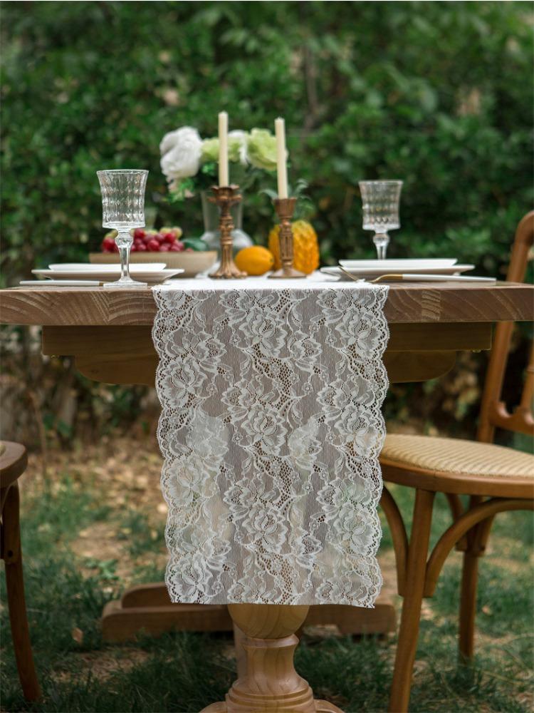Elegantní krajkový běhoun na stůl Francouzský romantický výřez Atmosféra Prostírání Vhodné pro domácí dekor jídelny Obývací pokoj Svatba Večírek Sváteční dekorace
