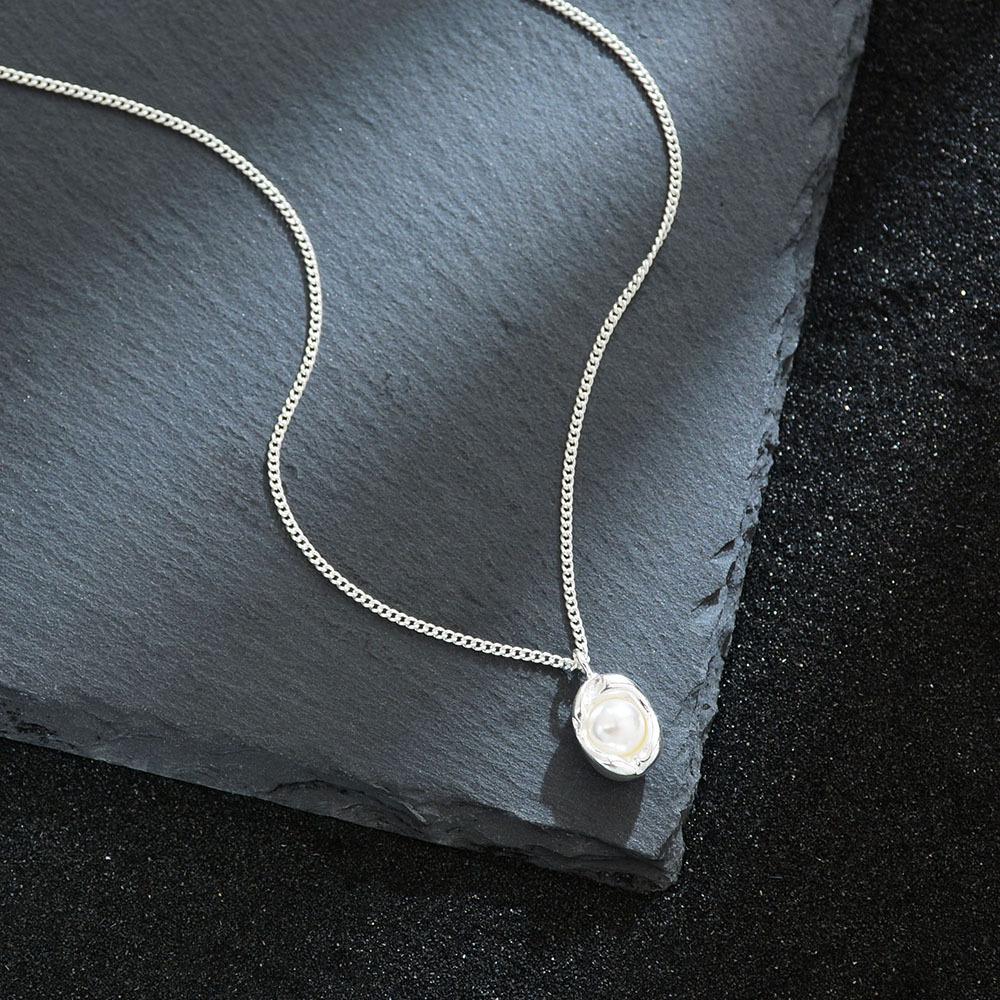 

Exquisite Peanut Pendant Necklace Women S Light Luxury Elegant Pearl Clavicle Chain Niche Versatile Girlfriend Necklace