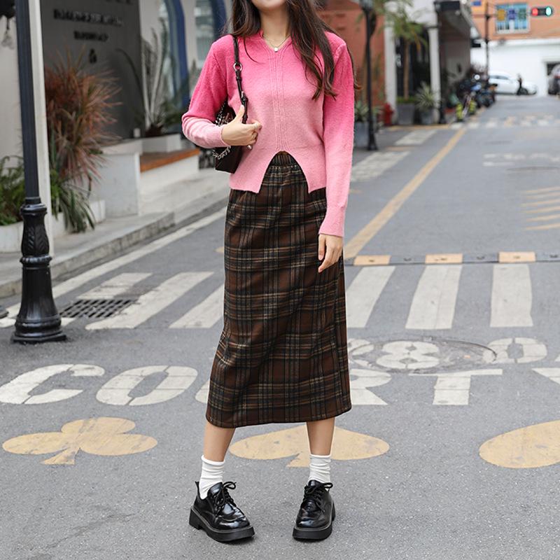 2024 Retro Plaid Fleece-Lined Wool Midi Skirt with High Waist & Back Slit