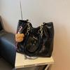 Casual Commuting Retro Large-capacity Bag Women's New Autumn and Winter Fashion Shoulder Bag Niche Tote Bag