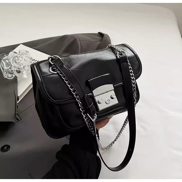 Women's PU Leather Shoulder Bag Crossbody Bag and Travel Bag Luxury Brand Chain Bag