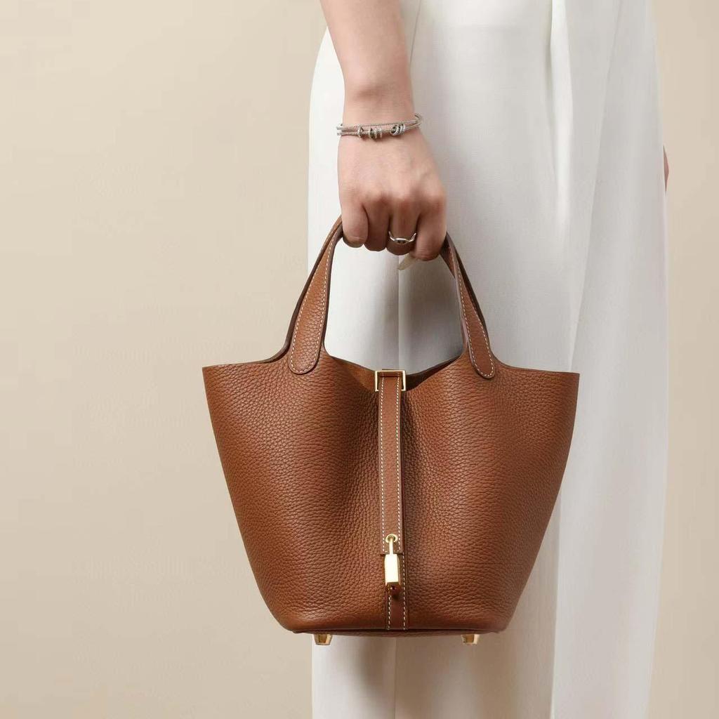 2025 Trending Women's Genuine Leather Cowhide Bucket Bag: Versatile, Top Layer Vegetable Tanned Handbag