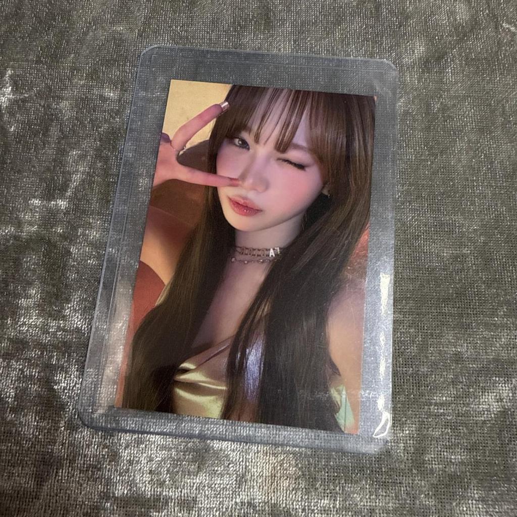 [USED] Le Serrafim Hot Sanok Chaewon Official Product