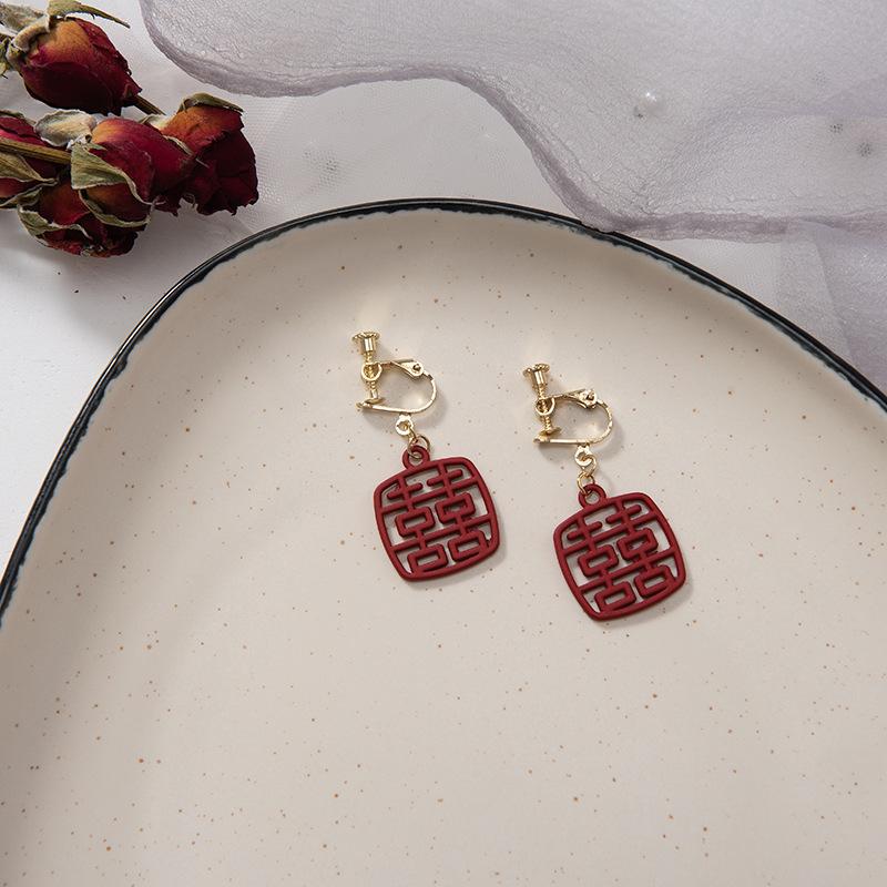 No Pierced Earrings, Chinese Style Red Xi Earrings, New Festive and Trendy Temperament, Simple Fu Character Stud Earrings, Earrings, Earrings.