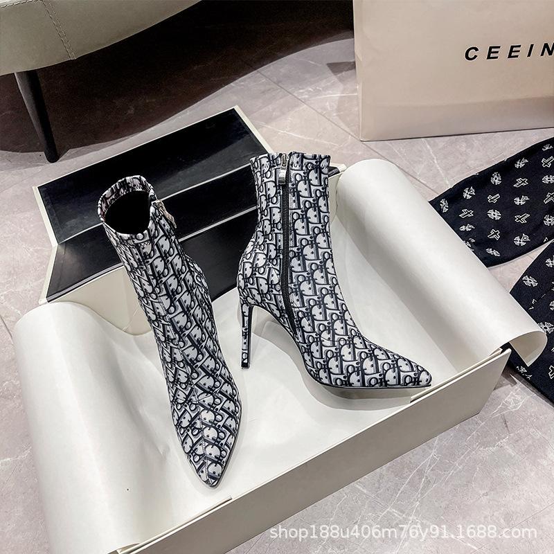 

Французские женские короткие сапоги на высоком каблуке, 2025 новый дизайн, нишевый темперамент, острый носок, тонкий каблук, весенне-осенние одинарные сапоги, эластичные сапоги 39