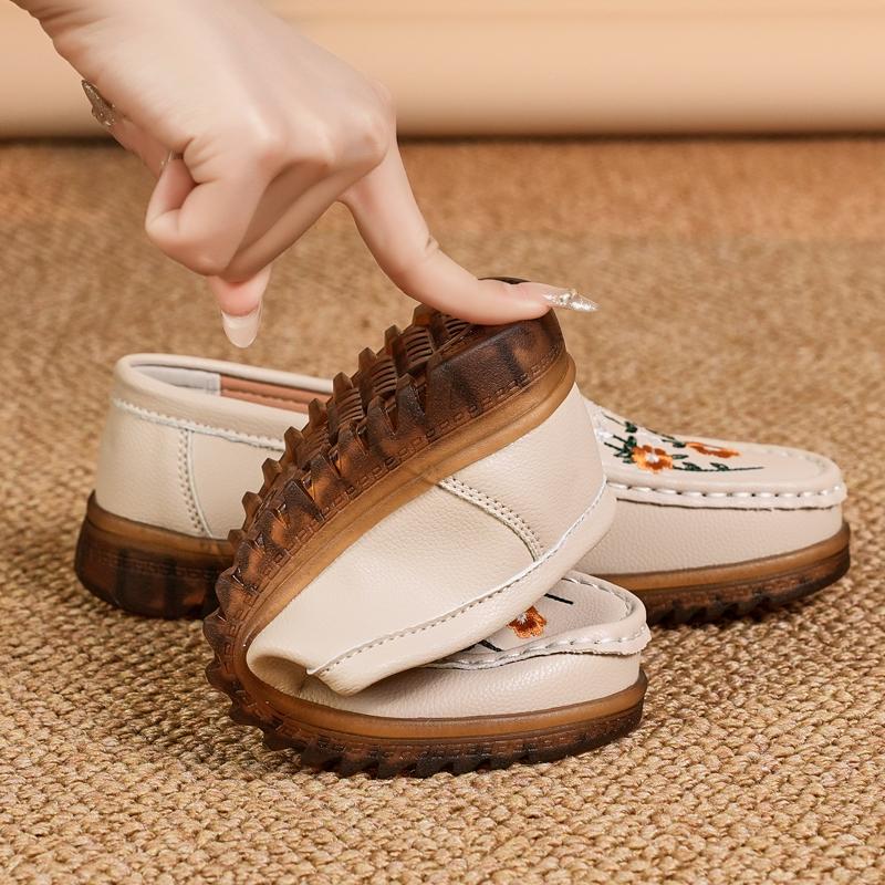 Fashion Large 42 Embroidered Soft Bottom New Leather Single Shoes Women Sports Casual Flat Soles Comfortable Lace-up Women All Fashion