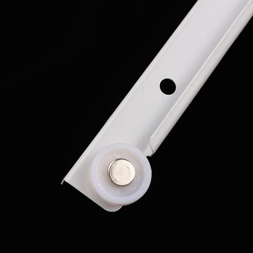 Kleidung Zwei Schrankstangen Schränke Tastatur Rollschubladenführungen Computertisch Rutsche