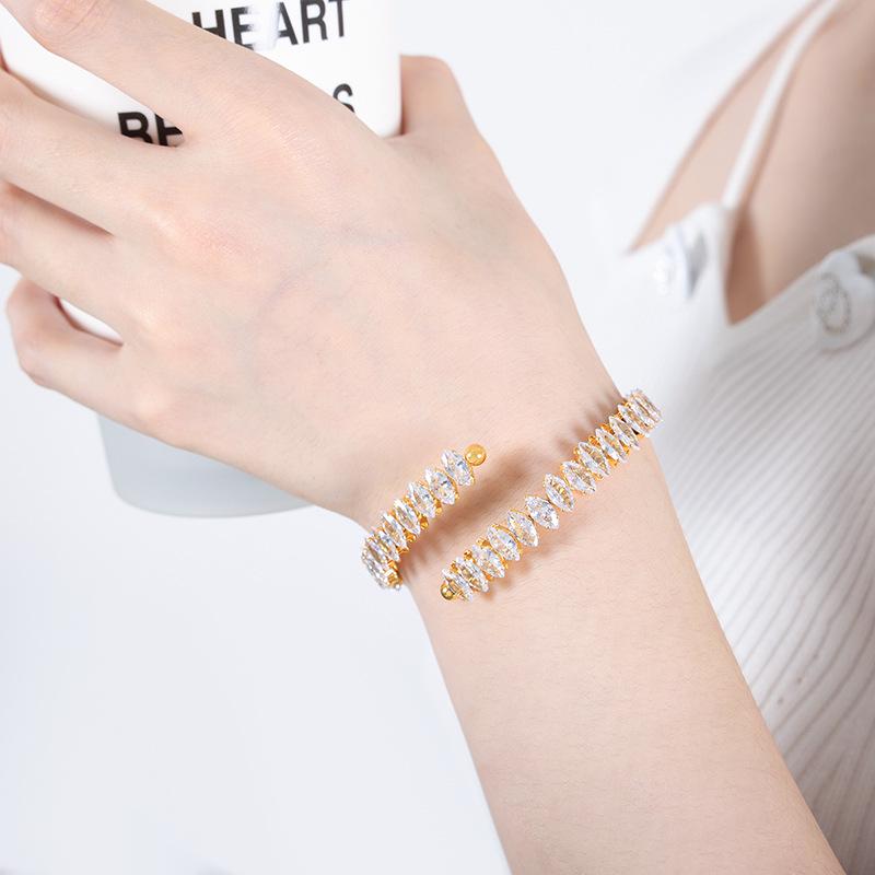 Titanium Steel Zircon Rhombus Open Bangle - Trendy Women s Light Luxury Design