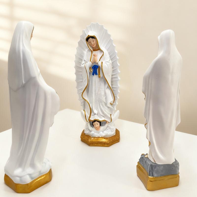 Maľovaná socha Panny Márie Guadalupskej Živicová figúrka Svätej Márie Domáce dekorácie Oltár k Panne Vianočná ozdoba na stôl