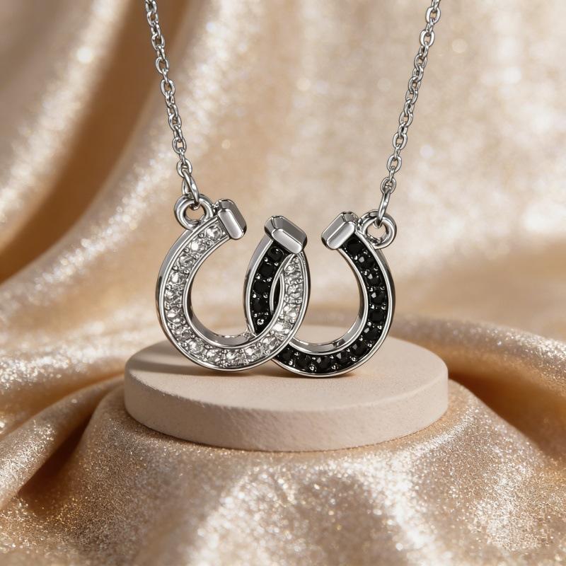 Environmentally Friendly Double-shaped Horseshoe-shaped U-shaped Black and White Diamond Pendant Necklace for Luxury Collar Chain