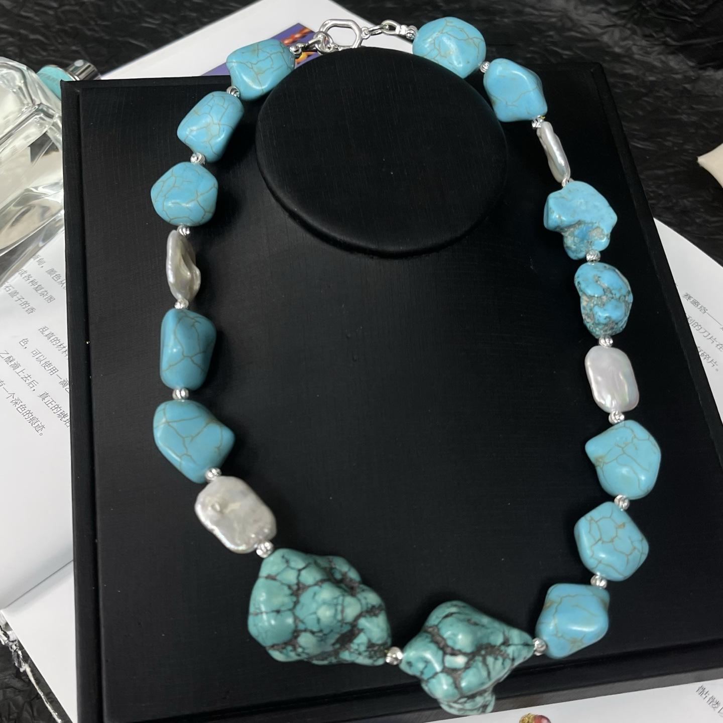 

Monies style vintage niche light luxury fashion small stone stone turquoise necklace Necklace