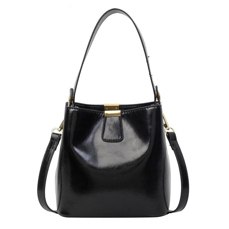 

Casual Commuting Large-capacity Bag Women s New Versatile Bag Fashionable Solid Color Shoulder Bag чёрный