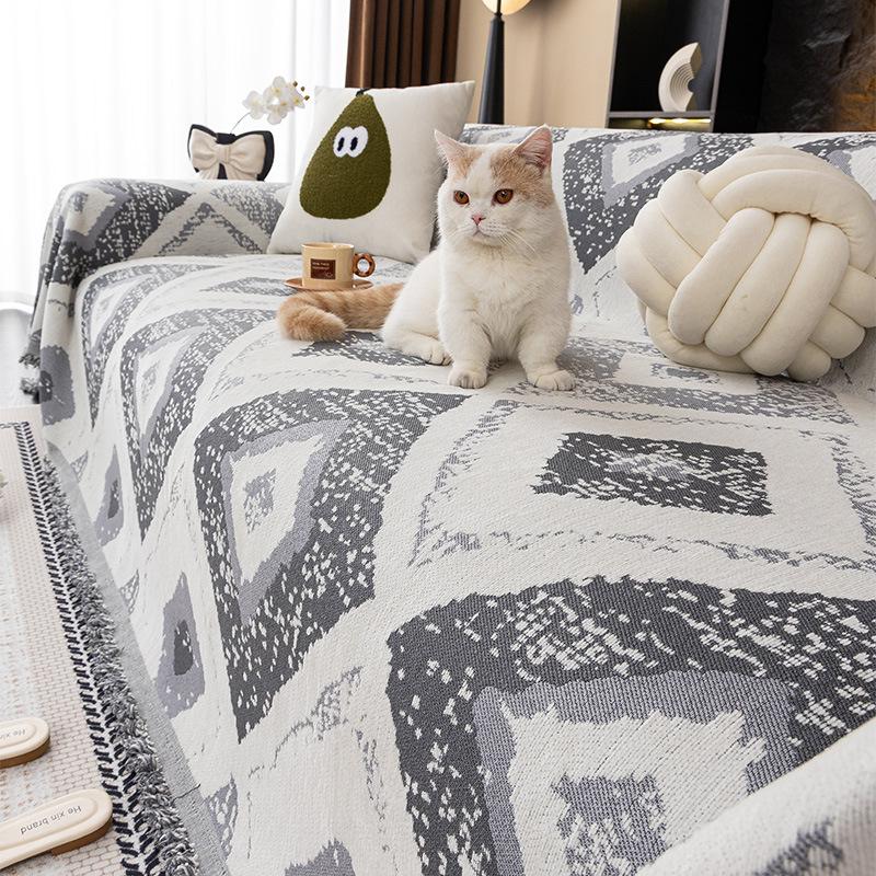 

1pc Elegant Chenille Sofa Cover with Tassels - Non-Slip, All-Season Couch Towel in Modern Black & White Design for Bedrooms, Offices, Living Rooms 180 * 130cm single pack