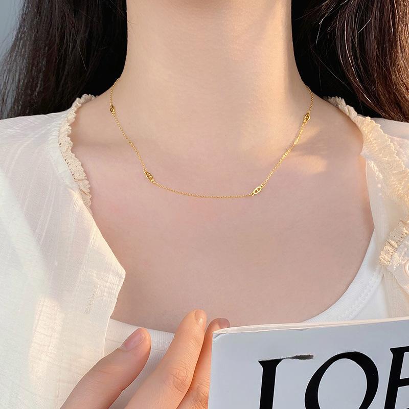 Korean Version of Pig Nose Necklace for Women with Simple Temperament, Light Luxury, and High-end Design Sense Collarbone Chain