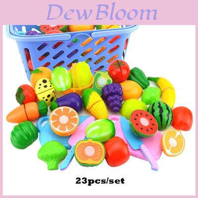 Buntes Küchenspielzeug-Set mit hochwertigen Obst- und Gemüseschneidteilen