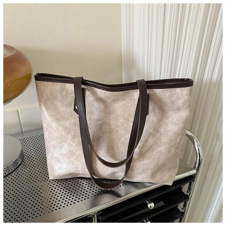 

Stylish Large Tote Bag For Women 2024 Winter Urban Minimalist Shoulder Bag кавовий