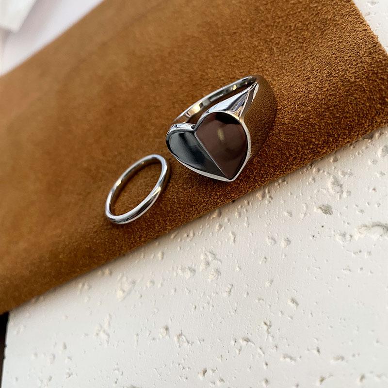 

2024 Титановое кольцо в форме сердца для женщин, Сохраняющее цвет, Модный дизайн в стиле легкой роскоши Size 6