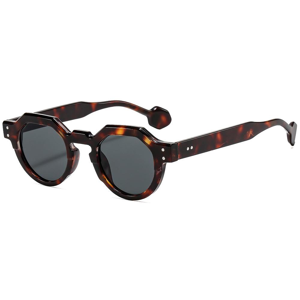 

Trendy Small Irregular Rectangular Sun Glasses Glasses Ladies Vintage Circular Shades UV400 Men Rivets Punk Sun Eyeglasses as picture