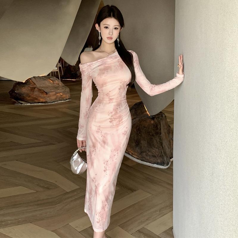 

Женское платье с тонкими плечами и французским нежным цветочным принтом L