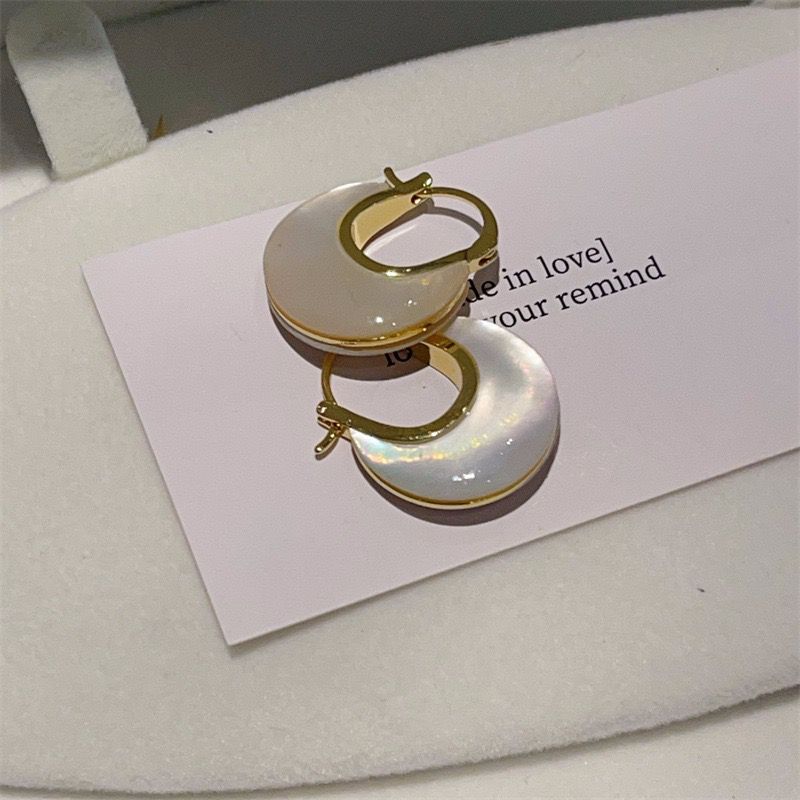 

Изысканные Доступные Роскошные Серьги из Натуральной Ракушки Дизайнерские Нишевые Уникальные Серьги-Пуссеты Элегантные Серьги-Клипсы для Женщин Golden small 2cm double-sided natural shell