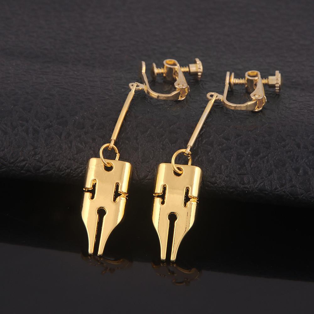 Bizarre Jojos Adventure Alloy Earrings With Electroplated Finish For Cosplay